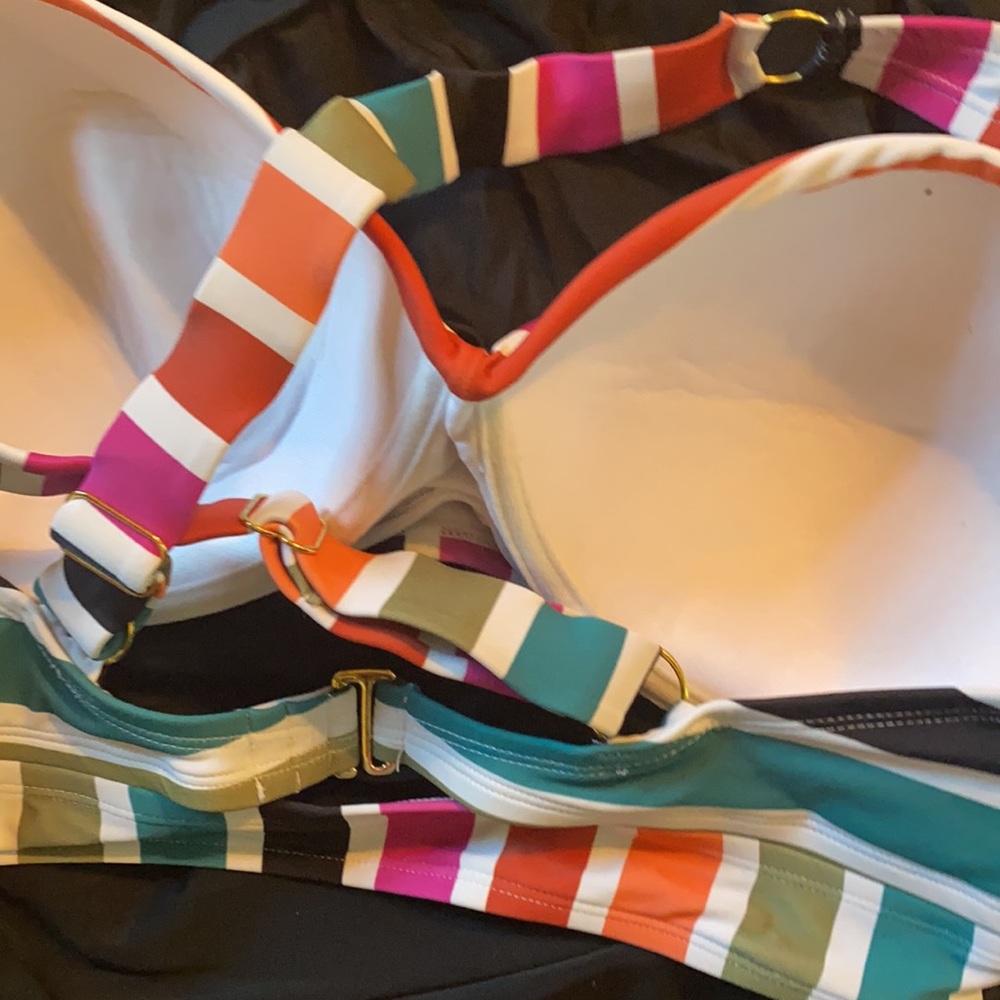 Bikini - Picture 3 of 4